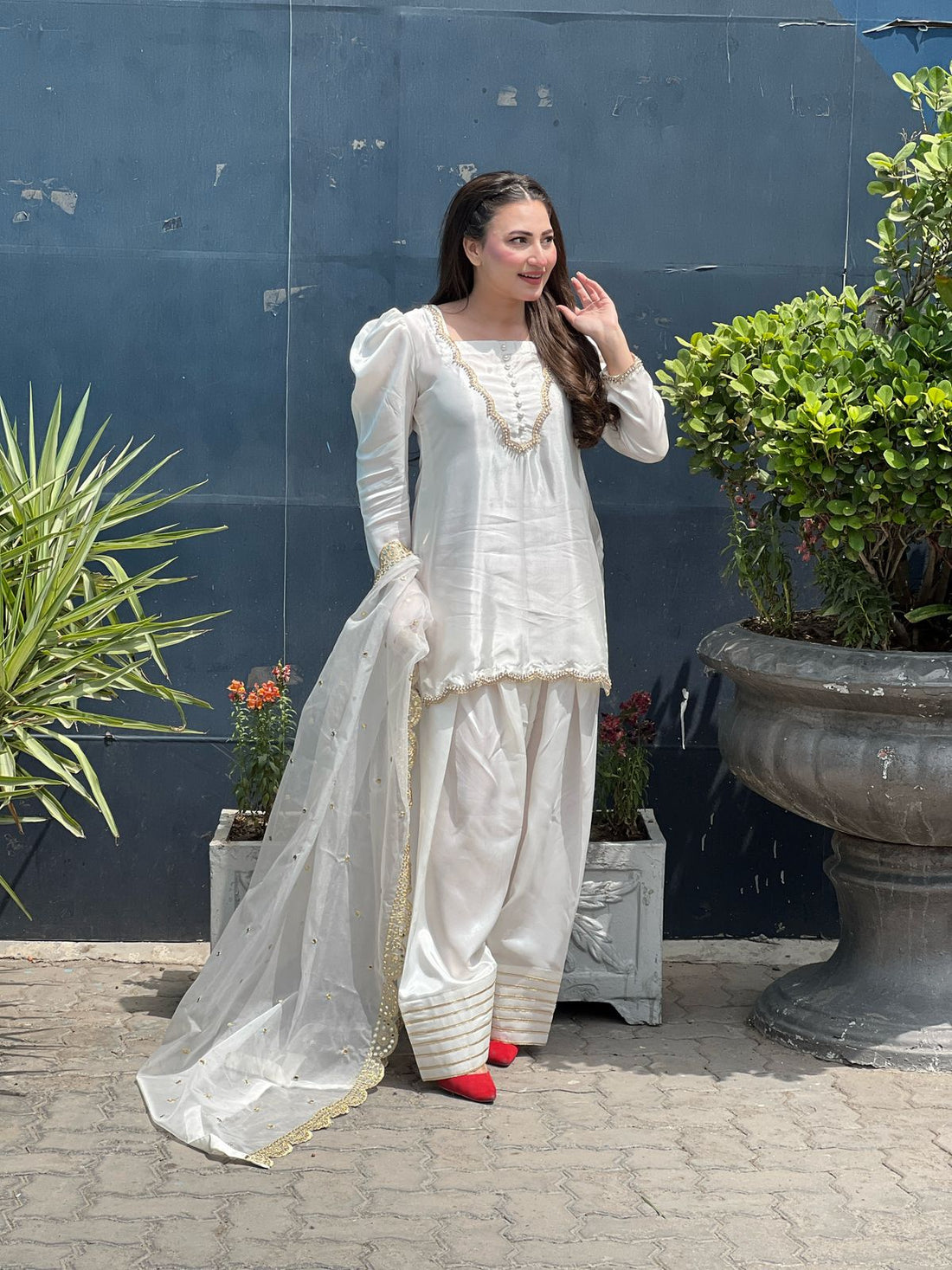 Mahi Tusle Silk With Embellished Dupatta Chiffon Gold Sequnence SA-830