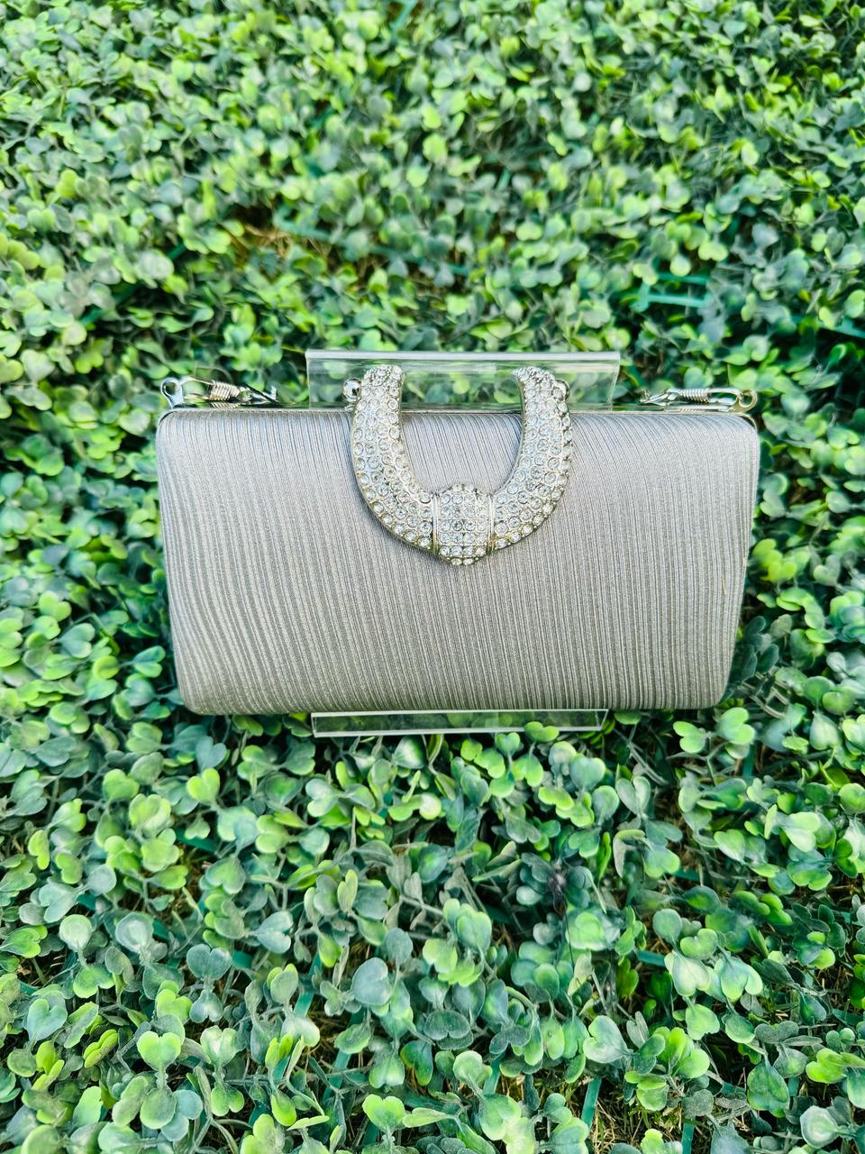 SIMPLE CLUTCHE